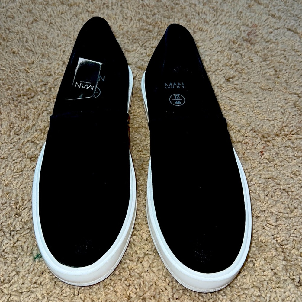 All suede black and white shoe